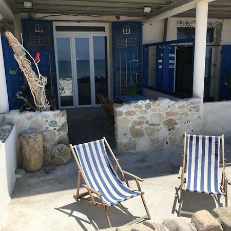 Le Cabanon Bleu Sur La Plage Marseille Exterior photo