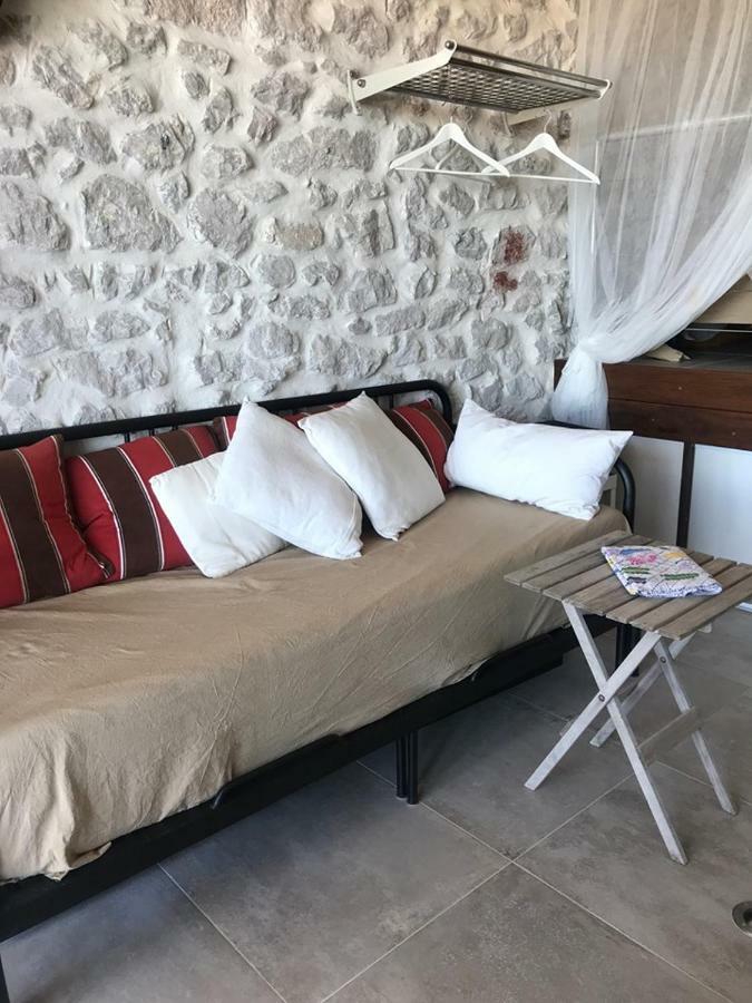 Le Cabanon Bleu Sur La Plage Marseille Exterior photo
