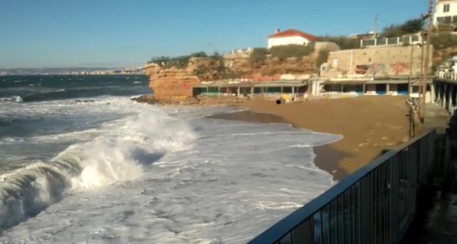 Le Cabanon Bleu Sur La Plage Marseille Exterior photo